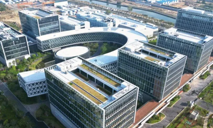 深圳全彩LED显示屏厂家解析：室内小间距技术选型与维护要点